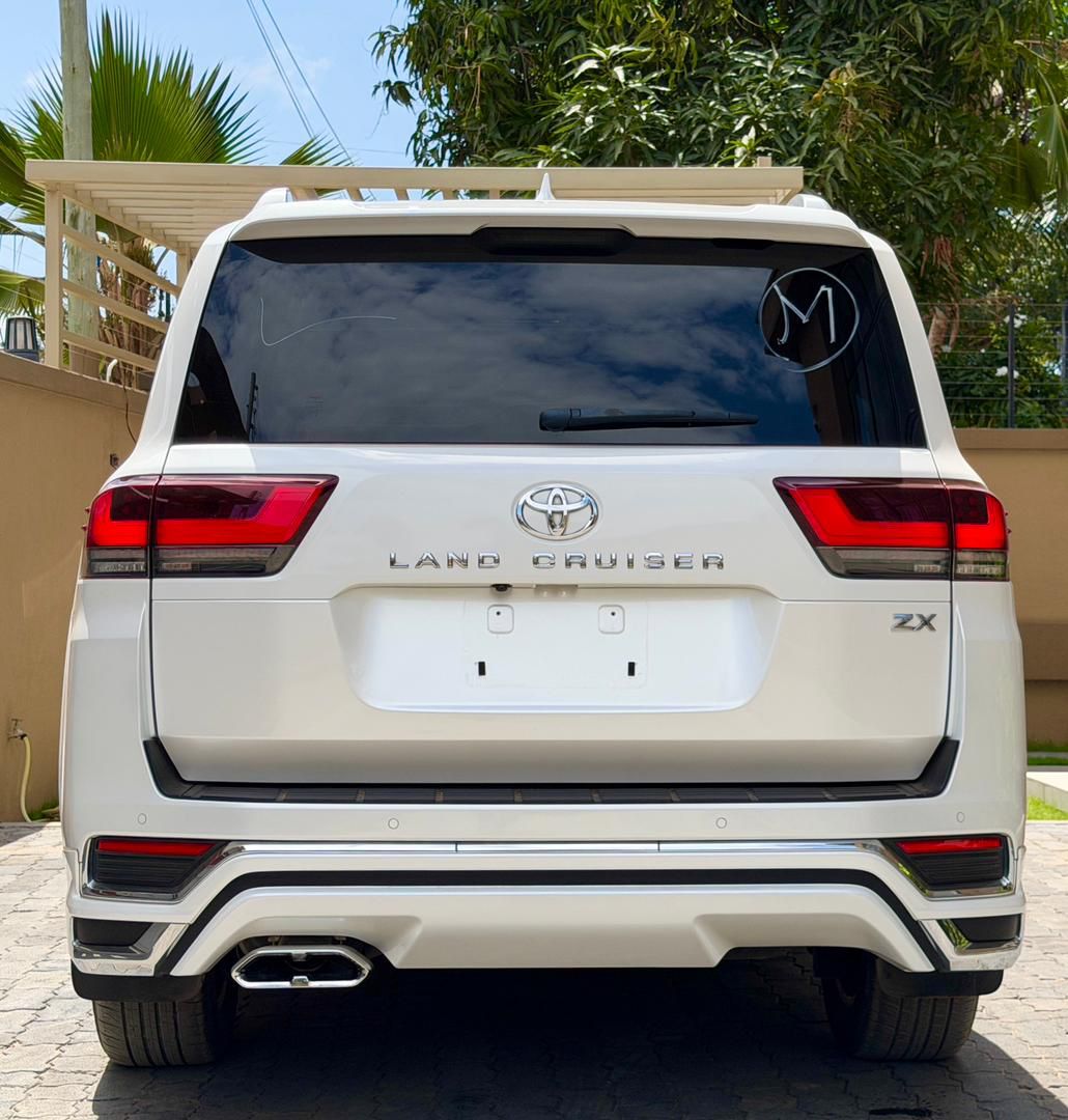 TOYOTA LANDCRUISER LC300 thumbnail 7